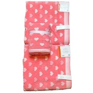 Caro ‘Hearts’ Bath & Hand Towel Set (2). NWT. Firm!
